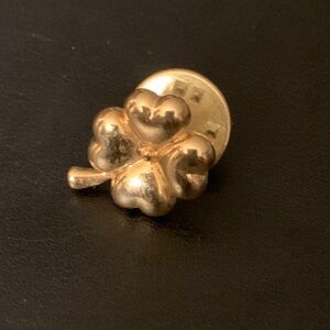 Gold Clover Lapel Pin
